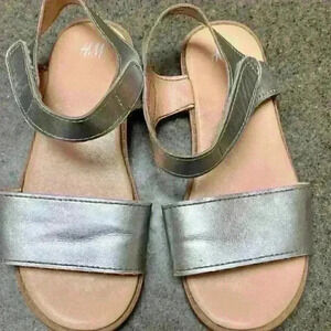 H&M SIlver toddler girl’s sandals Size 10.5
